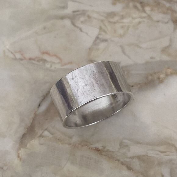 Kira Ferrer 925 Sterling Silver Bee Wide Band Ring - Picture 4 of 8